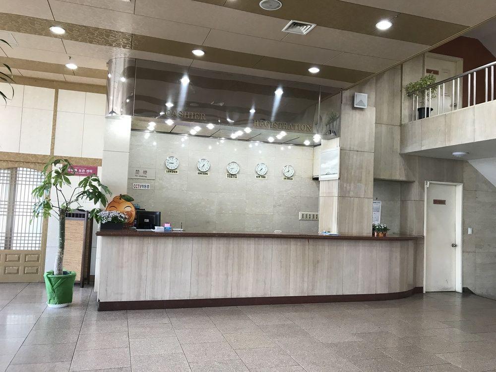 Hotel Seoul Tourist Czedżu Zewnętrze zdjęcie